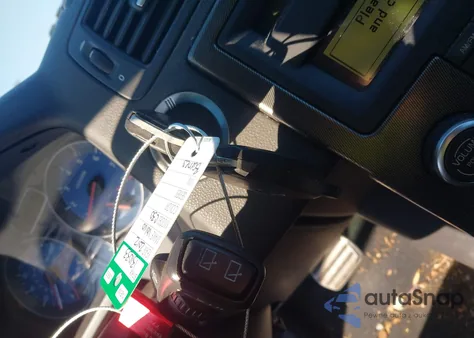 2012 Volvo C30 T5/T5 Platinum/T5 Premier Plus/T5 R-Design/T5 R-Design Platinum/T5 R-Design Premier Plus from USA, damaged, VIN YV1672MK7C2270746